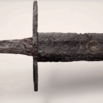 “Stunning Medieval Sword Unearthed in the Netherlands Sparks Fascination and Mystery”